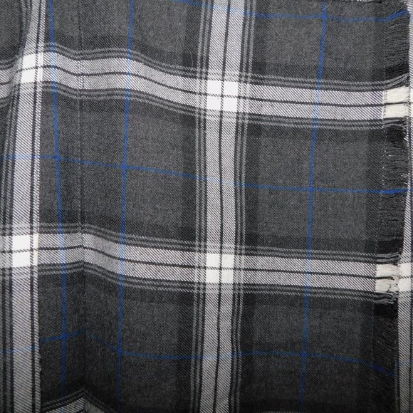 Elegant Checkered Midi Skirt in Gray - Picture 7 of 11